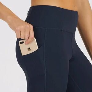 Vuori Stride Legging Size Medium Navy /Ink